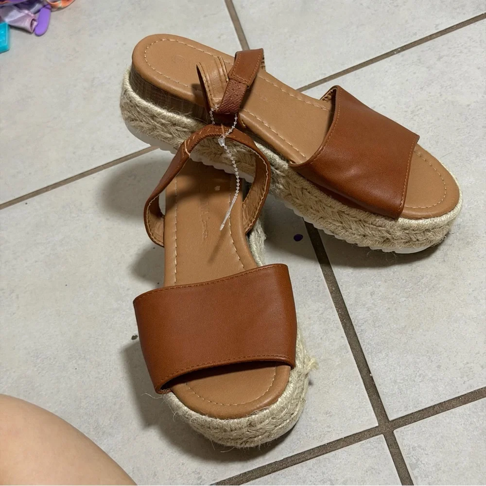 Wild Diva‎ Brown Faux Leather Espadrille Sandals Platform Size 6